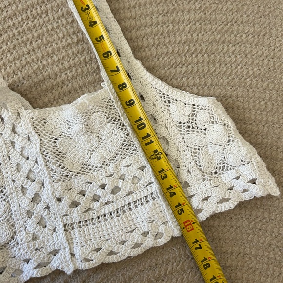 Le Lis White Crochet Crop Top - Picture 8 of 8